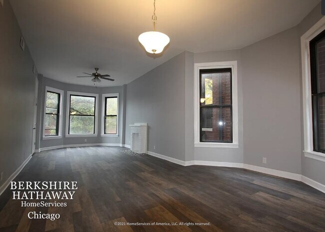 Foto del edificio - 2950 N Sheffield Avenue