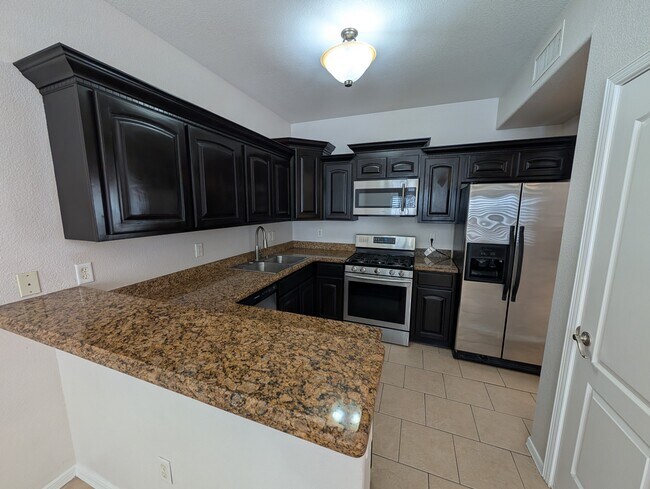 Foto del edificio - 529 Green Village Ct