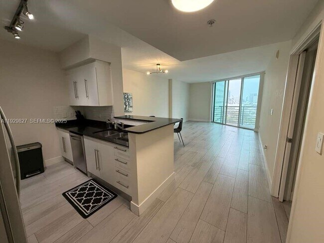 Foto del edificio - 325 S Biscayne Blvd