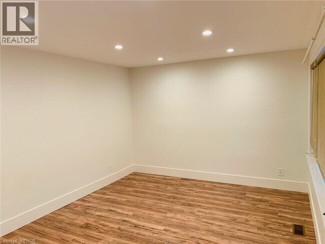 Photo du bâtiment - 204 W 19th St