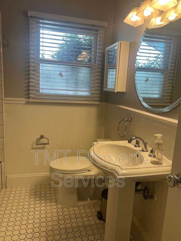 Foto del edificio - 5536 D St