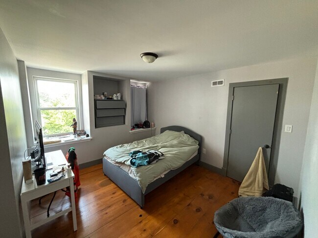 Foto del edificio - 235 E Market St
