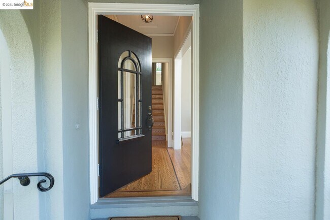 Building Photo - 110 Arbor Dr