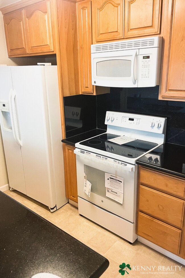 Foto del edificio - Top Floor One Bedroom - Easy Access to Garage Parking + Great Amenities