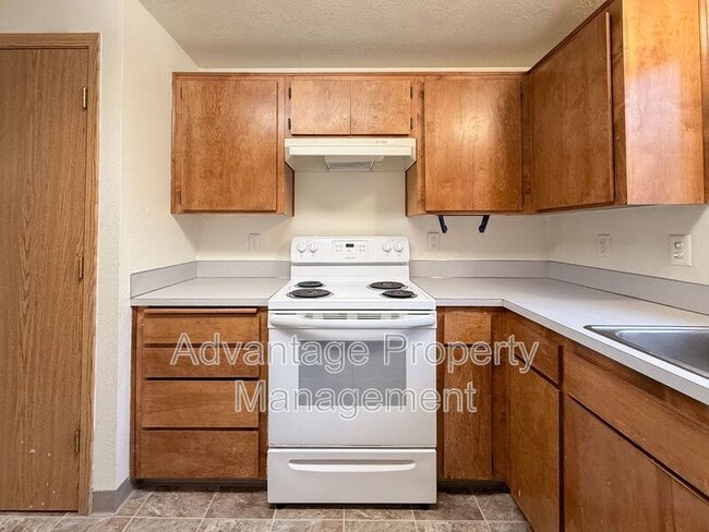 Foto del edificio - 240 S Monmouth Ave