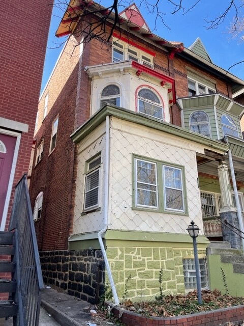 Building Photo - 1214 S 45th St