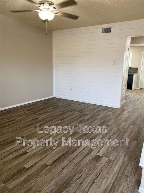 Foto del edificio - 1608 Sun Valley Dr