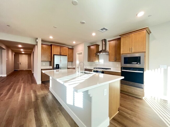 Building Photo - *** MOVE-IN SPECIAL*** BRAND NEW 4 bedroom with In-law suit 3 bath home located in Henderson, NV!