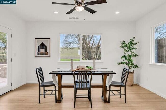 Foto del edificio - 1866 Elkwood Dr