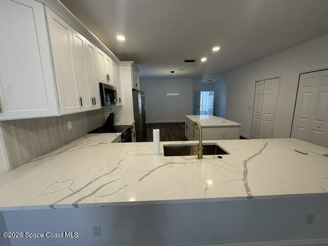Building Photo - 982 Villa Dr