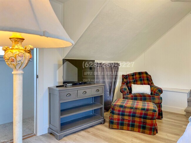Foto del edificio - 1 br, 1 bath Duplex - 1214 Starling St Uni...