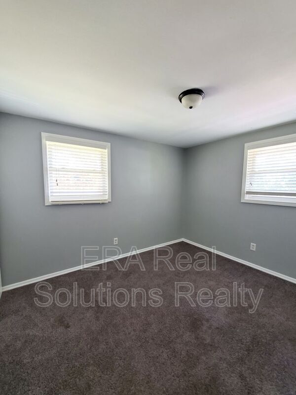 Building Photo - 301 S Napoleon Ave