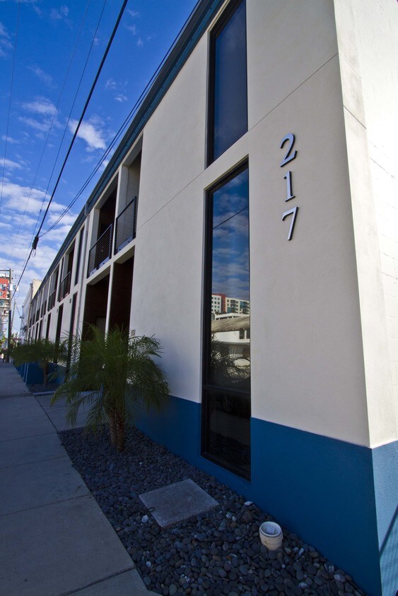Primary Photo - 217 N 12TH St