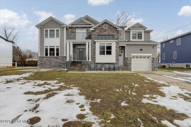 Foto del edificio - 475 Monmouth Pl