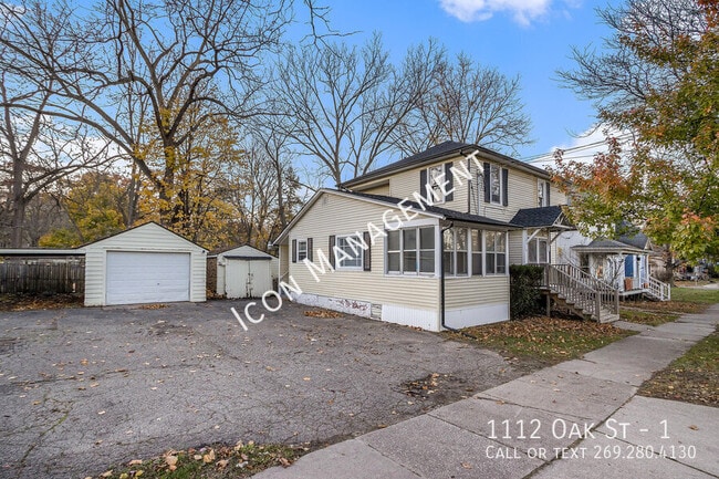Building Photo - 1112 Oak St