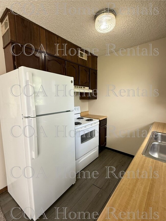 Building Photo - West side apartment
