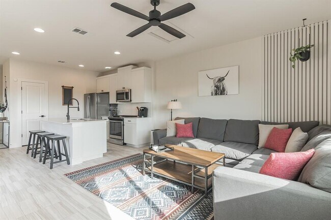 Building Photo - 545 White Steppe Way