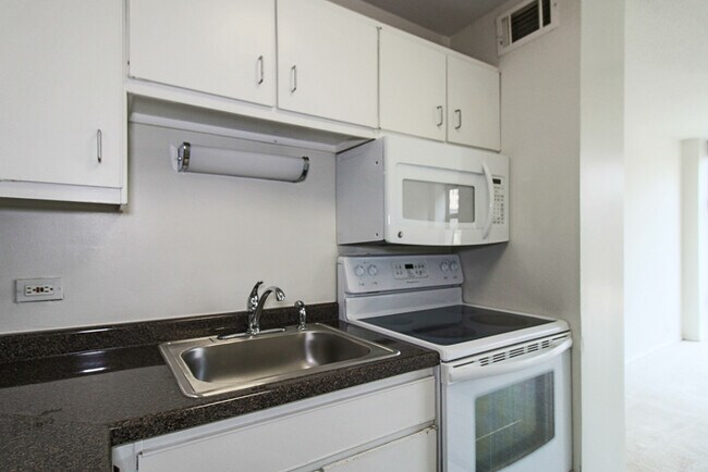 Building Photo - 55 E Scott St