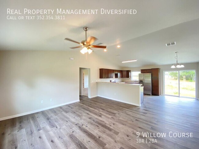 Building Photo - Silver Springs Shores - Welcome Home