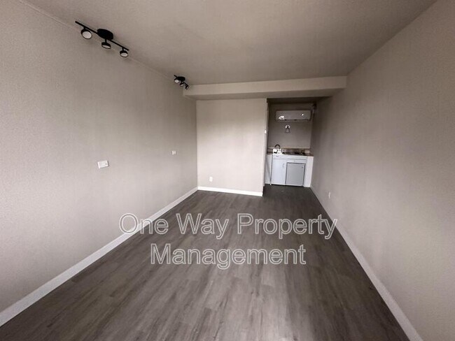 Building Photo - 1101 9th St
