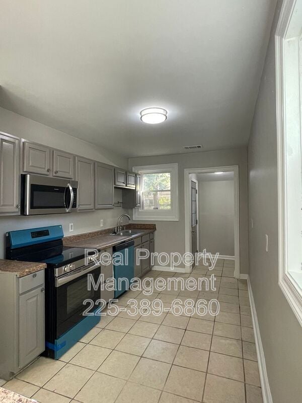 Building Photo - 5974 Byron Ave