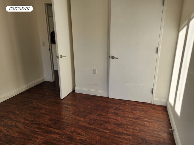 Foto del edificio - 327 E 101st St