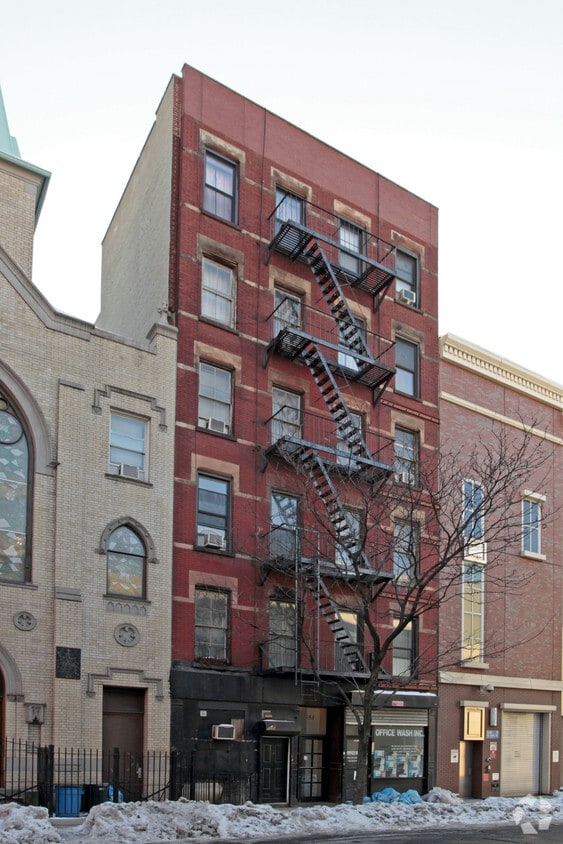 Building Photo - 554 W 50th St
