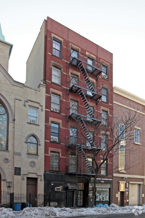Foto del edificio - 554 W 50th St
