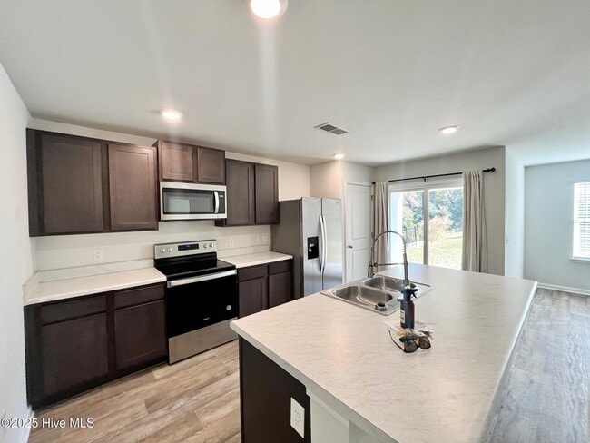 Building Photo - 421 High Ridge Ct