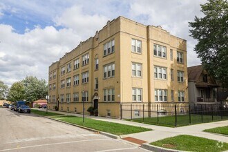 Building Photo - 4715 W Cornelia Ave
