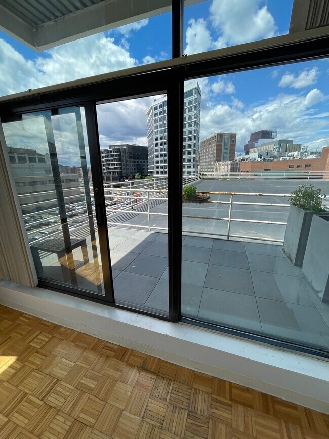 Foto del edificio - 102 Brookline Ave