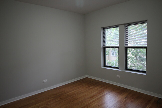 Building Photo - 6449 N Claremont Ave