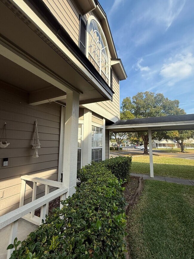Foto del edificio - Spacious 3 Bedroom 2.5 Bath Townhome in Or...