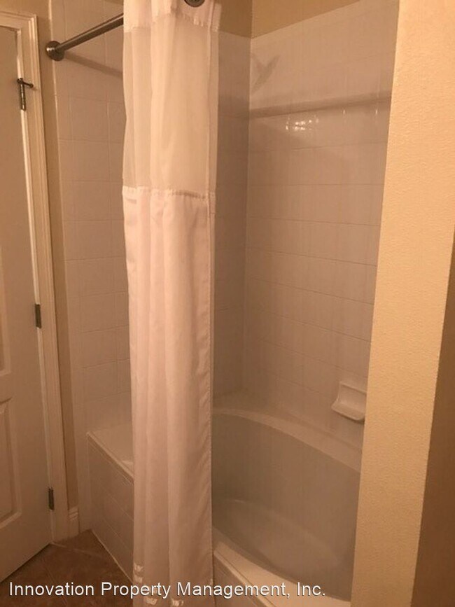 Foto del edificio - 3 br, 2.5 bath House - 8111 Roseville Blvd