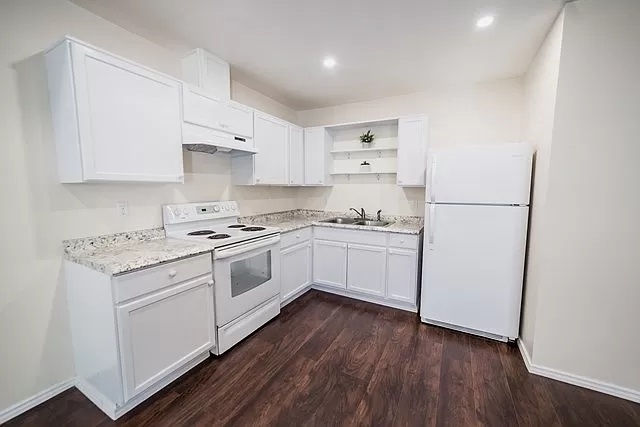 Kitchen - 814 W Villa St