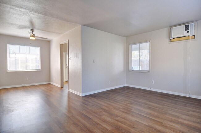 Foto del edificio - 5749 Fursman Ave