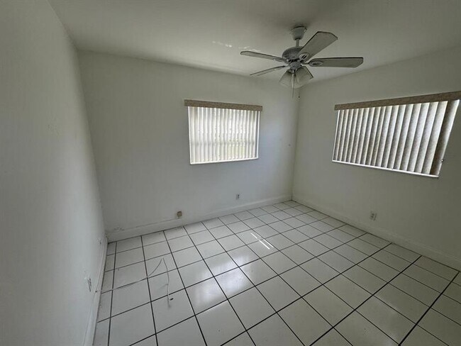 Foto del edificio - 5201 NW 18th St