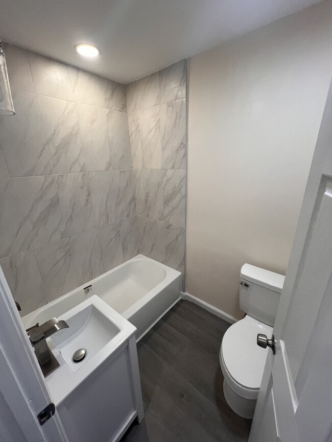 Foto del edificio - Remodeled 2 bed, 1 bath with laundry
