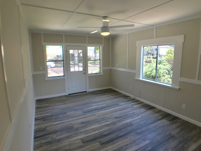 Building Photo - 528 E Washington Ave