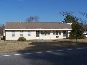 Building Photo - 400 E Northern Blvd