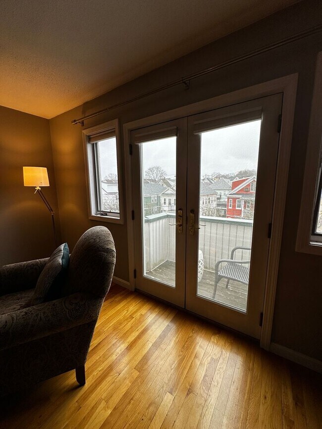 Foto del edificio - Spacious 2-Bed, 2-Bath Condo with 2 Parkin...