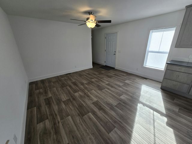 Foto del edificio - 121 Maple Dr