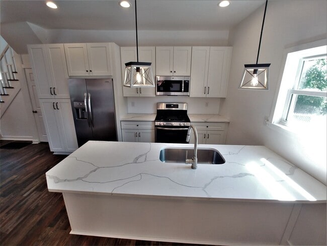 Building Photo - GORGEOUS, large 3 bedroom stand alone hous...