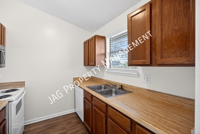 Building Photo - 1234 Montecello Dr