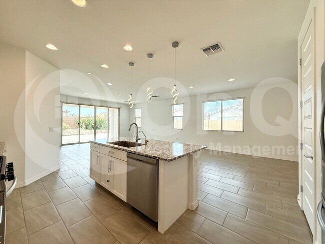 Building Photo - 6908 S 12th Way