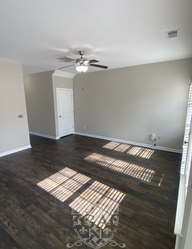 Building Photo - 616 Pippin Dr