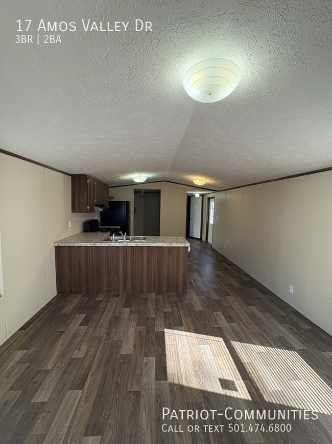 Foto del edificio - 17 Amos Valley Dr