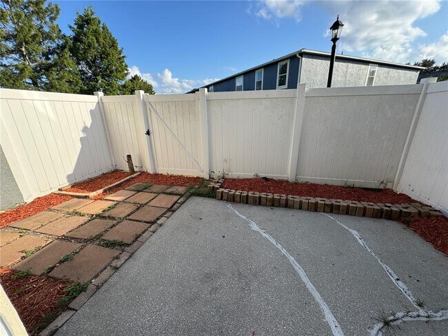 Foto del edificio - 12644 Somerset Oaks St