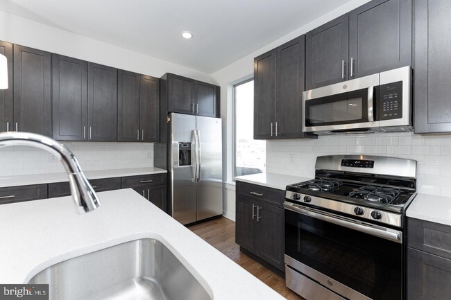 Building Photo - 2136 Kensington Ct