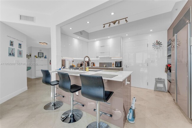 Building Photo - 3101 S Ocean Dr